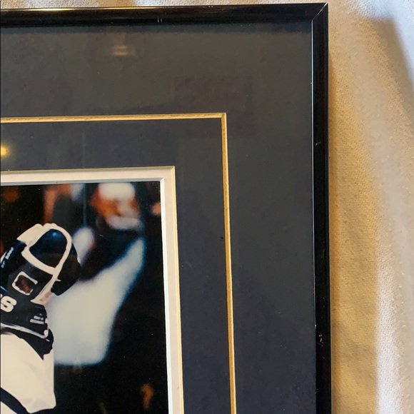 Wendel Clark Autograph Picture Toronto Leaf - Picture 3 of 6